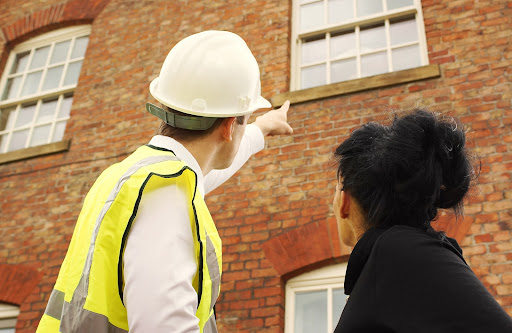 worker pointing a window | hoa vendor management