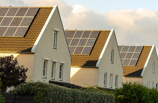 houses with solar panels | sustainable community management