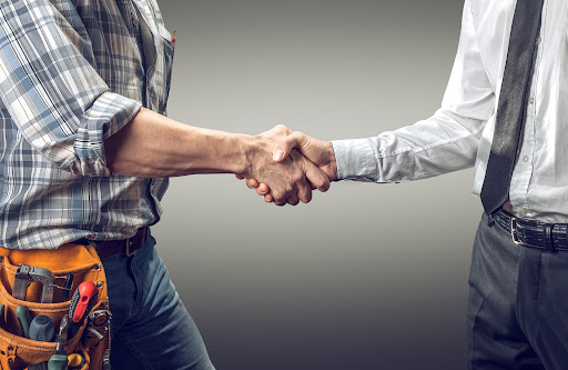 shaking hands | hoa vendor contract